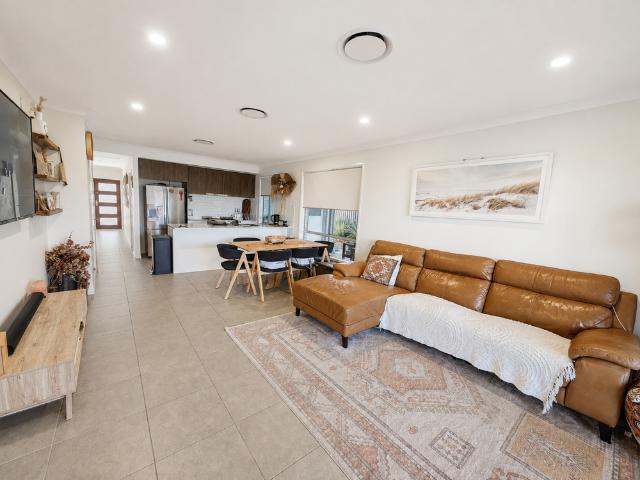 Prime positioned modern Family Home