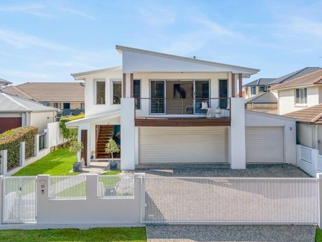 PRIME POSITIONING LUXURIOUS FAMILY ENTERTAINER