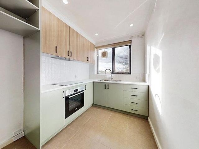 Top Floor, North Facing Living with Parkside Peace