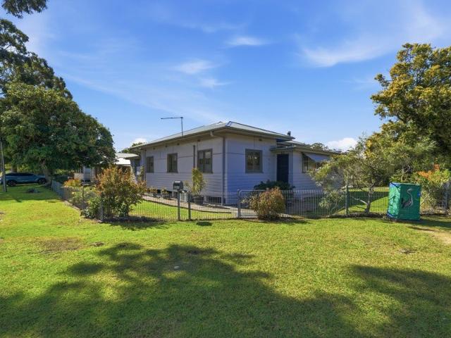 Prime R3 Opportunity With Potential Dual Living And Future Potential