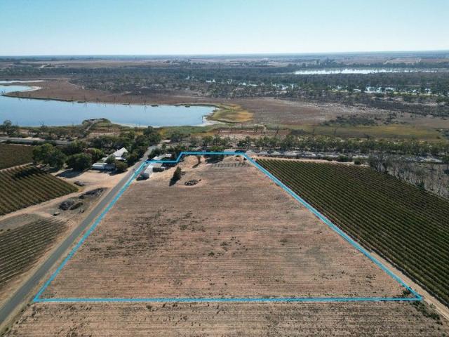 Prime residential land close to river