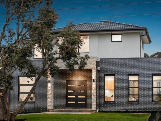 Prime Ringwood Living|Stylishly Updated, Unbeatable Convenience
