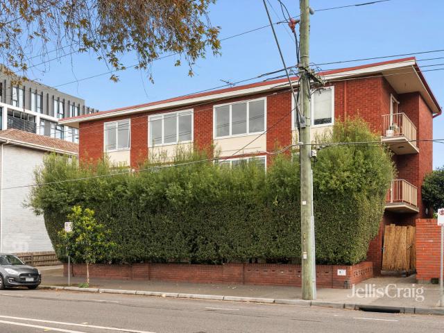 Prime Richmond Living Position with Parking and Opposite Victoria Gardens