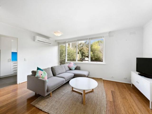 Prime South Yarra Apartment with River Views and City Access