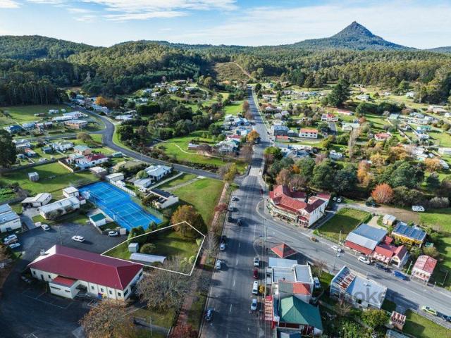 Prime St Marys location offering business and residential opportunity
