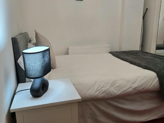 Prime Studio Flat, All Bills Included, Moments from Charing Cross