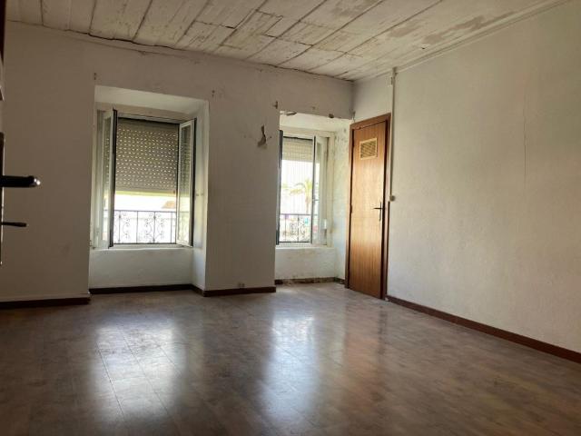 Primeira Linha Da Praia T2 Para Remodelação Total 57m² Santiago Sesimbra