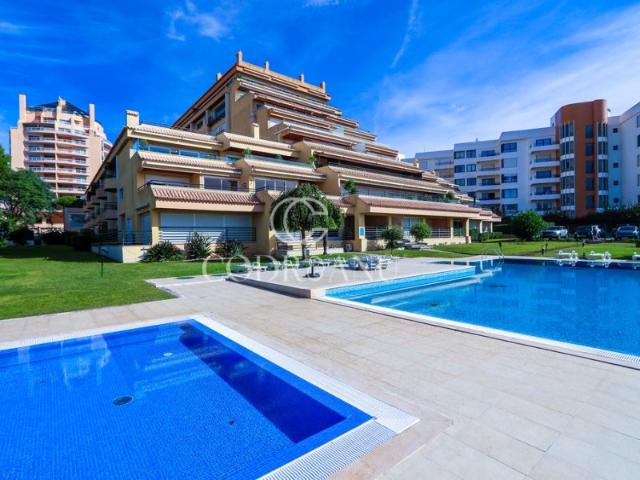 Primeira Linha De Mar | 2 Terraços | Piscina | Mobilado e Equipado