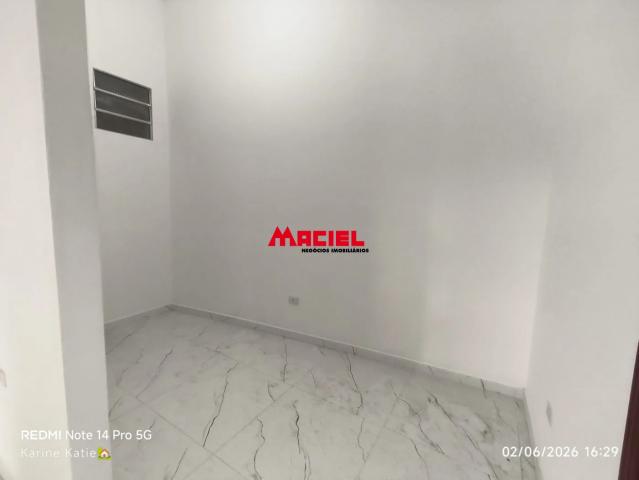 PRIMEIRA LOCAÇÃO! CASA COM PINTURA NOVA, VARANDA CHARMOSA E EXCELENTE LOCALIZAÇÃO