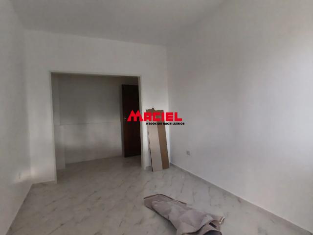 PRIMEIRA LOCAÇÃO! CASA COM PINTURA NOVA, VARANDA CHARMOSA E EXCELENTE LOCALIZAÇÃO