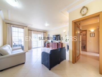 T3 Duplex no Primeiro Andar de Moradia com Garagem Box