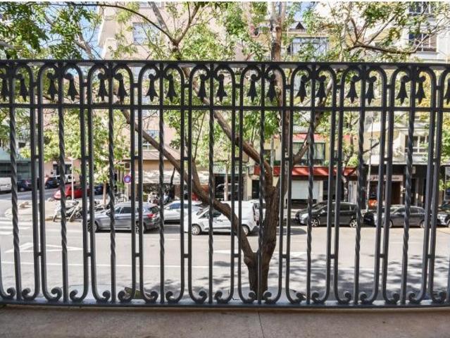 Primer piso completamente reformado listo para entrar a vivir en edificio con carácter mallorquín