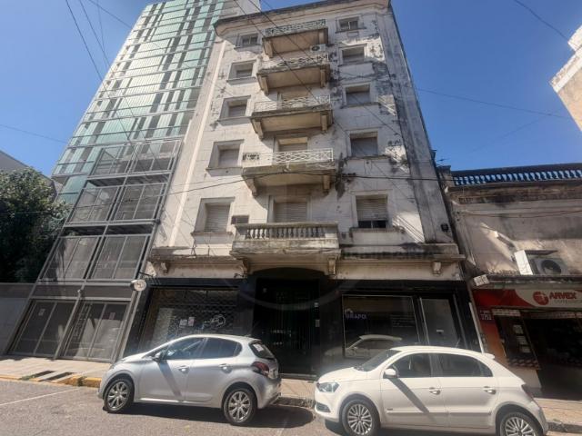 Primera Junta 2700, Centro