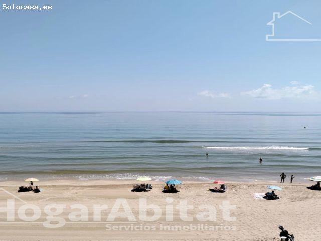 ¡PRIMERA LINEA DE LA PLAYA! CHALET CON 4 TERRAZAS Y GARAJE