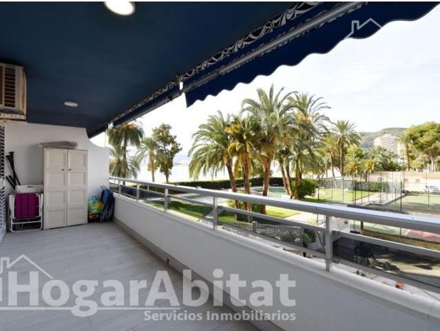 ¡PRIMERA LÍNEA DE PLAYA! REFORMADO EN RESIDENCIAL CON PISCINA Y TERRAZA