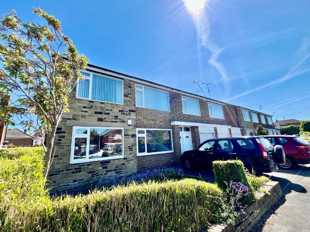 Primley Park Road, Leeds LS17, 2 bed flat to rent, £1,100 pcm | PrimeLocation