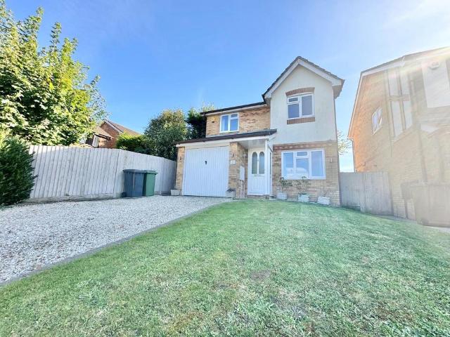 Primrose Gardens, BASINGSTOKE, RG22 3 bed property to rent £1,900 pcm £438 pw