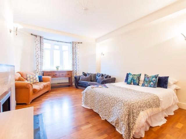 Primrose Hill DC Lines Tunnel, St John's Wood Park, London, NW8 6NH, United Kingdom | Room for rent #138934176 | Rentberry