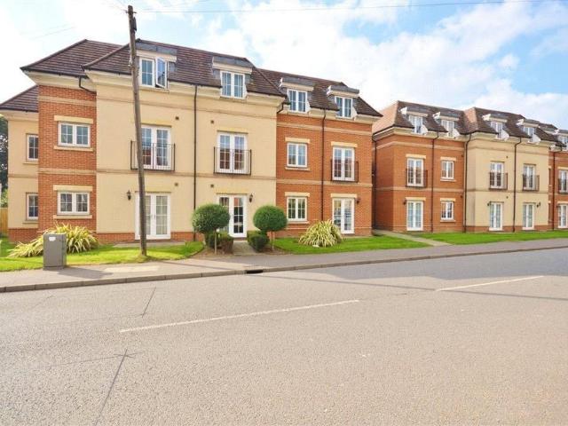 Primrose Hill, Kings Langley WD4, 2 bed flat to rent, £1,650 pcm | PrimeLocation