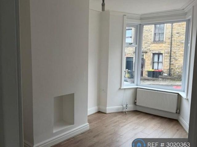 Primrose St, Lancaster, LA1 3 bed terraced house to rent £1,100 pcm £254 pw