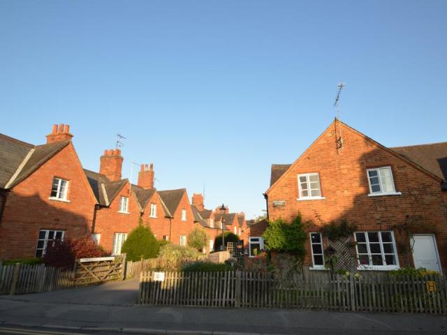 Prince Consort Cottges, Windsor. 3 bed terraced house to rent £1,950 pcm £450 pw