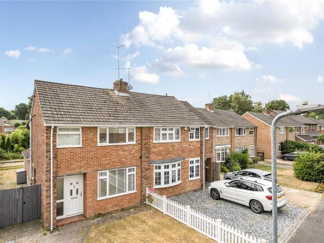 Prince Andrew Way, Ascot, SL5 3 bed semi detached house to rent £2,100 pcm £485 pw