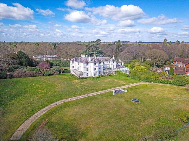 Prince Albert Drive, Ascot. 4 bed penthouse to rent £3,950 pcm £912 pw