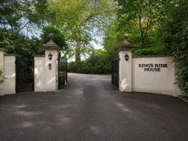 Prince Albert Drive, Ascot. 4 bed penthouse to rent £4,250 pcm £981 pw