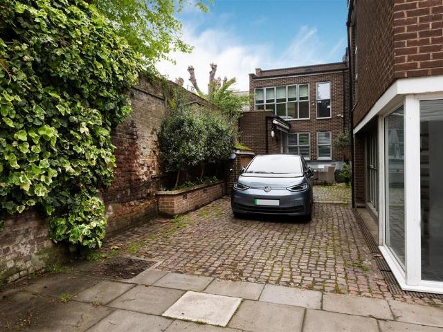 Prince Arthur Mews, London, NW3 1RD, United Kingdom | 2 bed townhouse for rent #124954261 | Rentberry