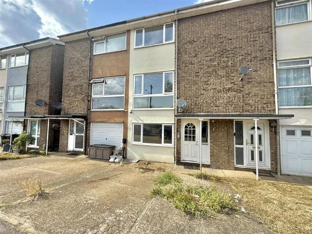 Prince Avenue, Westcliff On Sea 6 bed terraced house to rent £3,250 pcm £750 pw