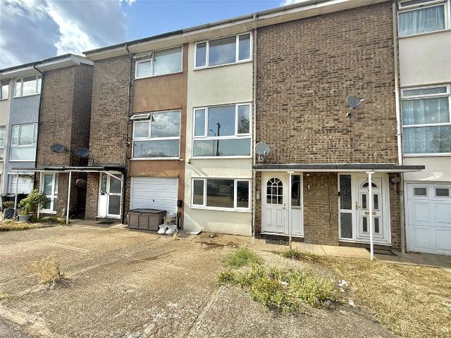 Prince Avenue, Westcliff On Sea SS0, 6 bed terraced house to rent, £3,250 pcm | PrimeLocation
