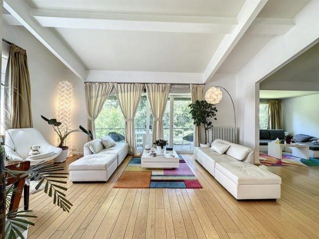 PRINCE D'ORANGE, SPACIOUS 3 BDRM TRIPLEX WITH GARDEN