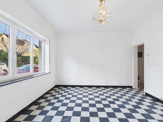 Prince de Liège 1 Bedroom ground floor apartment + garden