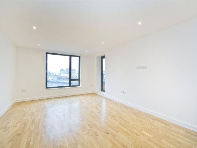 Prince Edward Road, Hackney Wick, London E9, 1 bed flat to rent, £2,200 pcm | PrimeLocation