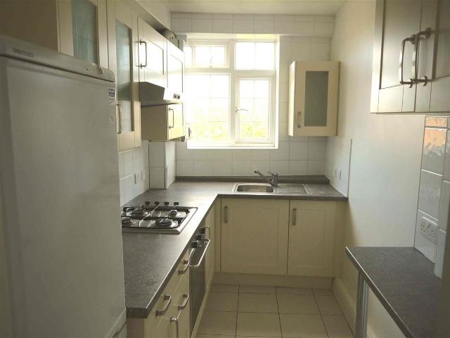 Prince Of Wales Close, London NW4, 3 bed flat to rent, £2,250 pcm | PrimeLocation