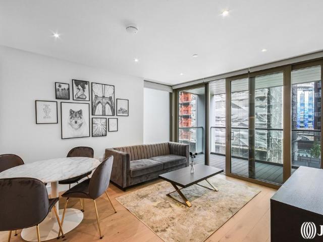 Prince of Wales Drive London SW11 2 bed apartment to rent £4,182 pcm £965 pw
