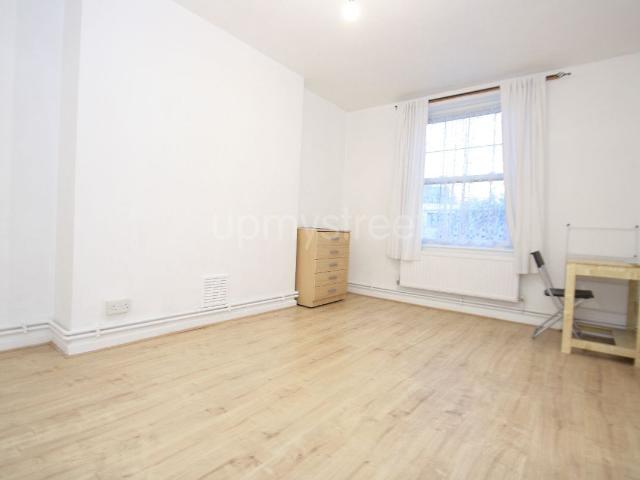 Prince Of Wales Road, Chalk Farm NW5, 3 bed flat to rent, £2,999 pcm | PrimeLocation