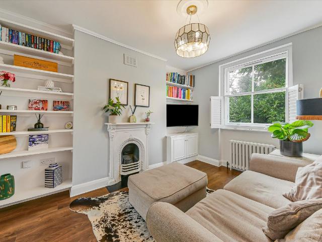 Prince Of Wales Road, London NW5, 2 bed maisonette to rent, £3,500 pcm | PrimeLocation