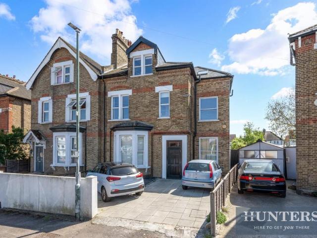 Prince Of Wales Road, Sutton 2 bed flat to rent £1,750 pcm £404 pw