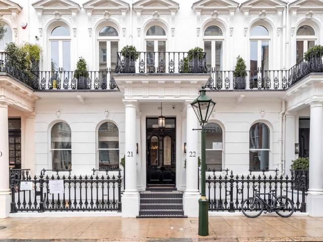 Prince Of Wales Terrace, Kensington, W8 2 bed apartment to rent £15,622 pcm £3,605 pw