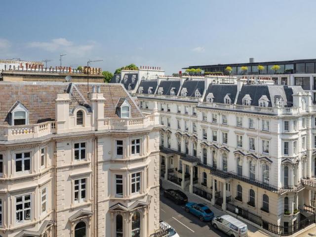 Prince Of Wales Terrace, Kensington, W8 2 bed apartment to rent £13,390 pcm £3,090 pw