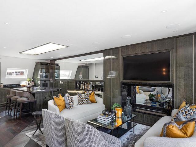 Prince Of Wales Terrace, Kensington, W8 3 bed penthouse to rent £20,150 pcm £4,650 pw
