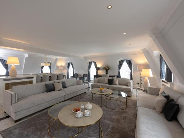 Prince of Wales Terrace, Kensington, W8 5 bed penthouse to rent £13,000 pcm £3,000 pw