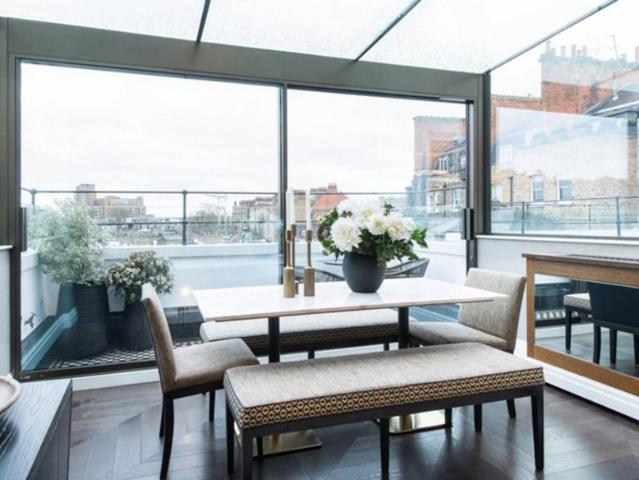 Prince of Wales Terrace, Kensington. 2 bed flat to rent £19,500 pcm £4,500 pw