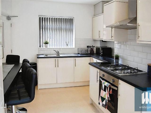 Prince Street, Primrose Hill, Huddersfield HD4, 4 bed shared accommodation to rent, £1,100 pcm | PrimeLocation