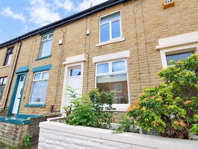Prince Street, Rochdale OL16 2 bed terraced house to rent £895 pcm £207 pw