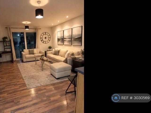 Prince Regent Road, Hounslow, TW3 2 bed flat to rent £2,150 pcm £496 pw