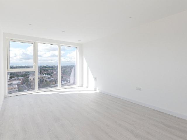 Prince Regent Road, Hounslow TW3, 2 bed flat to rent, £2,500 pcm | PrimeLocation