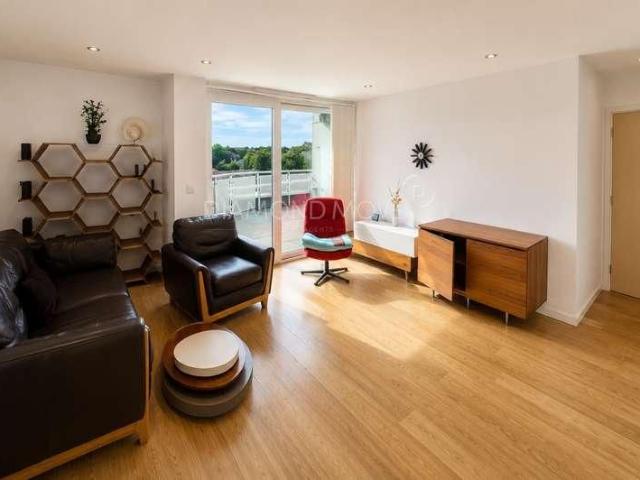 Prince Regent Road, Hounslow, TW3