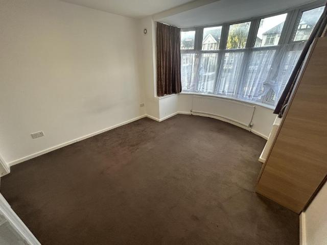 Princes Avenue Kingsbury, London NW9 1 bed house of multiple occupation to rent £900 pcm £208 pw